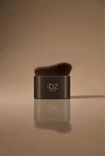 Afbeelding in Gallery-weergave laden, Large Body Blending Brush - IBZ Sunless