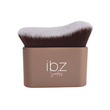 Afbeelding in Gallery-weergave laden, Large Body Blending Brush - IBZ Sunless
