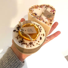 Afbeelding in Gallery-weergave laden, Geraspte Kaneel &amp; Appelsien Geurkaars - Beauty Scents (Sojawas)
