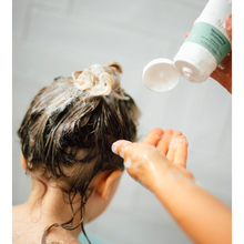 Afbeelding in Gallery-weergave laden, NAÏF NOURISHING BABY &amp; KIDS SHAMPOO
